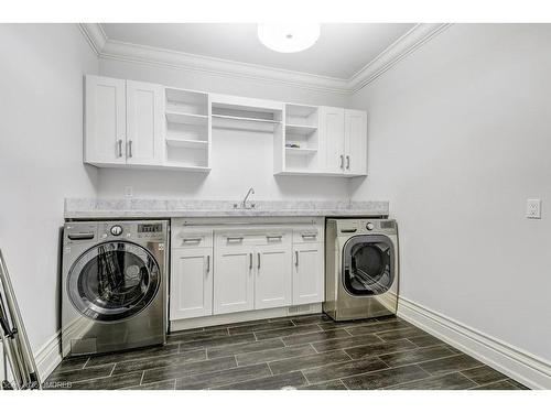 1035 Truman Avenue, Oakville, ON - Indoor Photo Showing Laundry Room