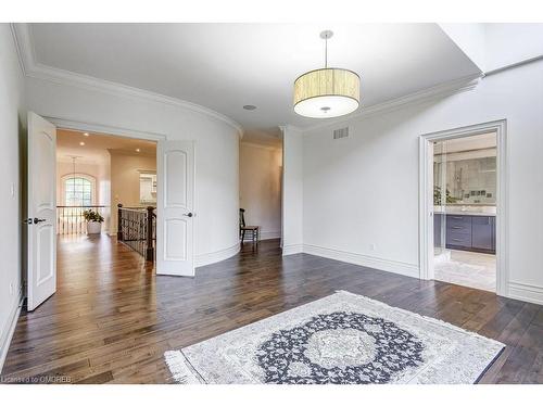 1035 Truman Avenue, Oakville, ON - Indoor Photo Showing Living Room