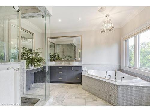 1035 Truman Avenue, Oakville, ON - Indoor Photo Showing Bathroom