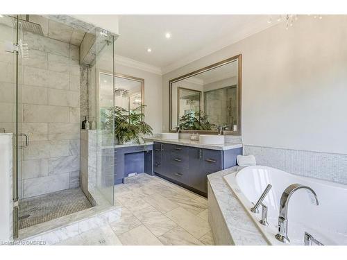 1035 Truman Avenue, Oakville, ON - Indoor Photo Showing Bathroom