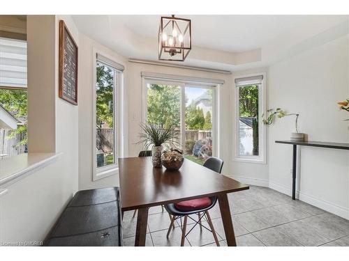 5429 Robjen Road, Burlington, ON - Indoor Photo Showing Dining Room