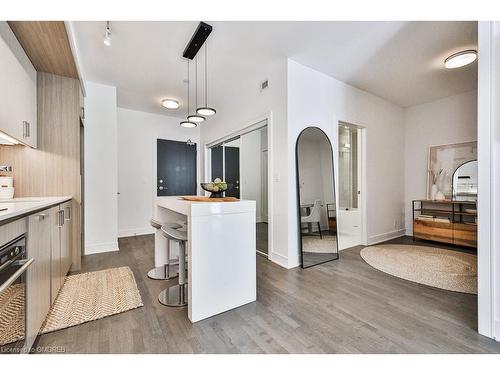 Gr36-1575 Lakeshore Road W, Mississauga, ON - Indoor Photo Showing Kitchen