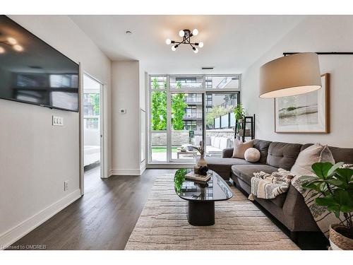 Gr36-1575 Lakeshore Road W, Mississauga, ON - Indoor Photo Showing Living Room