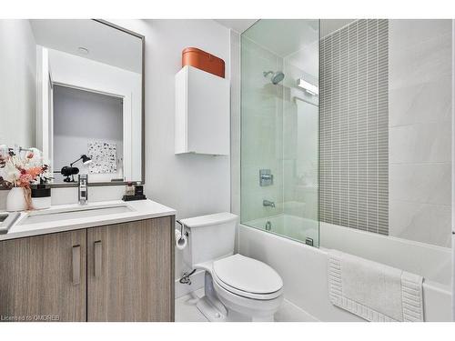 Gr36-1575 Lakeshore Road W, Mississauga, ON - Indoor Photo Showing Bathroom