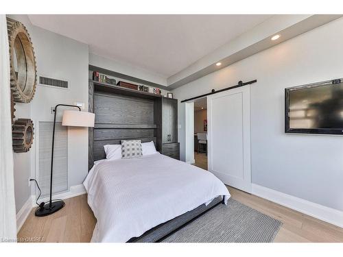 Ph2-2170 Marine Drive, Oakville, ON - Indoor Photo Showing Bedroom