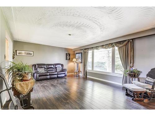 1602 Highway 6 N, Carlisle, ON - Indoor Photo Showing Living Room