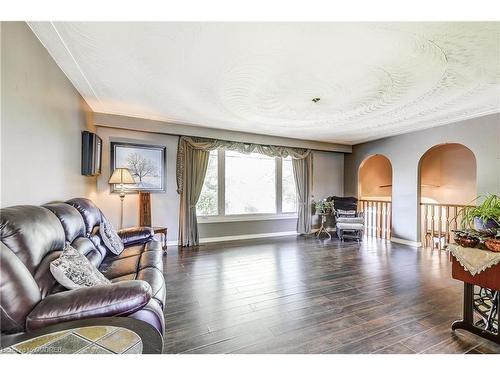 1602 Highway 6 N, Carlisle, ON - Indoor Photo Showing Living Room