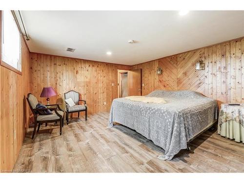 1602 Highway 6 N, Carlisle, ON - Indoor Photo Showing Bedroom