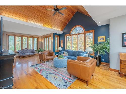 147 Main Street S, Georgetown, ON - Indoor Photo Showing Living Room