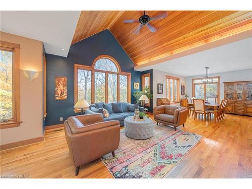 147 Main Street S, Georgetown, ON - Indoor Photo Showing Living Room