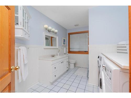 147 Main Street S, Georgetown, ON - Indoor Photo Showing Bathroom