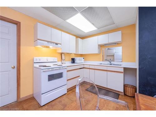 147 Main Street S, Georgetown, ON - Indoor Photo Showing Kitchen With Double Sink