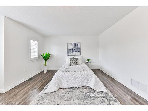 20 Cutts Crescent, Binbrook, ON - Indoor Photo Showing Bedroom