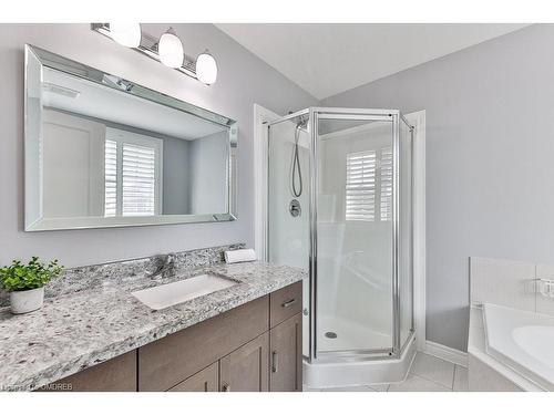 20 Cutts Crescent, Binbrook, ON - Indoor Photo Showing Bathroom