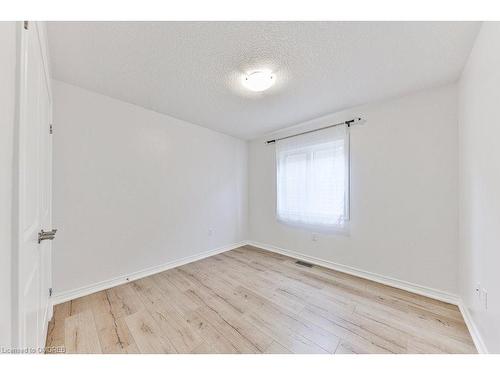 20 Cutts Crescent, Binbrook, ON - Indoor Photo Showing Other Room