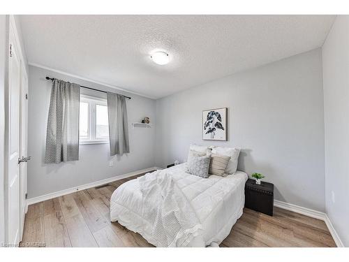 20 Cutts Crescent, Binbrook, ON - Indoor Photo Showing Bedroom