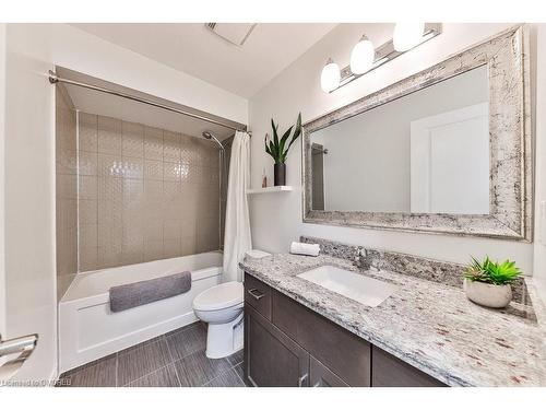 20 Cutts Crescent, Binbrook, ON - Indoor Photo Showing Bathroom