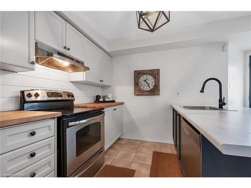 46-1489 Heritage Way, Oakville, ON - Indoor Photo Showing Kitchen