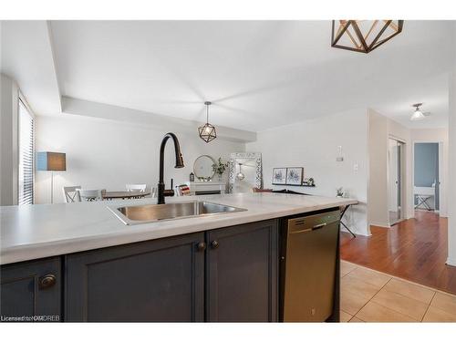 46-1489 Heritage Way, Oakville, ON - Indoor Photo Showing Kitchen