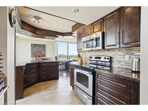 904-1360 Rathburn Road E, Mississauga, ON - Indoor Photo Showing Kitchen