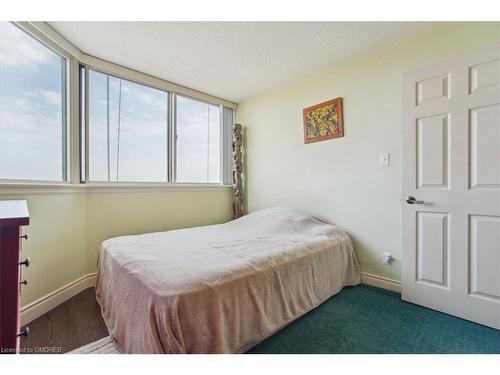 904-1360 Rathburn Road E, Mississauga, ON - Indoor Photo Showing Bedroom