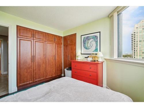 904-1360 Rathburn Road E, Mississauga, ON - Indoor Photo Showing Bedroom