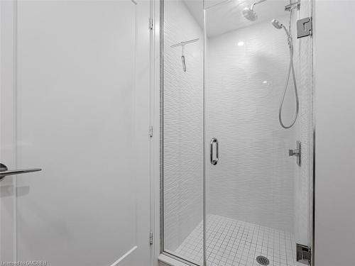 607-70 Annie Craig Drive, Toronto, ON - Indoor Photo Showing Bathroom