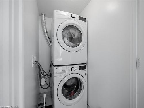 607-70 Annie Craig Drive, Toronto, ON - Indoor Photo Showing Laundry Room