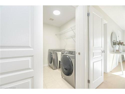 5064 Mercer Common, Burlington, ON - Indoor Photo Showing Laundry Room