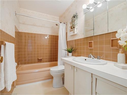 40 Dukinfield Crescent, Toronto, ON - Indoor Photo Showing Bathroom