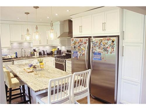 5153 Bunton Crescent, Burlington, ON - Indoor Photo Showing Kitchen With Upgraded Kitchen