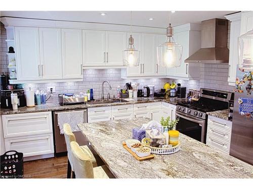 5153 Bunton Crescent, Burlington, ON - Indoor Photo Showing Kitchen With Upgraded Kitchen