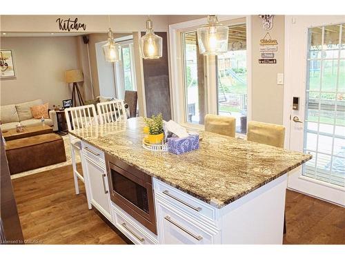 5153 Bunton Crescent, Burlington, ON - Indoor Photo Showing Kitchen