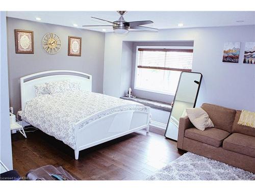 5153 Bunton Crescent, Burlington, ON - Indoor Photo Showing Bedroom