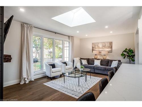 488 Kenmarr Crescent, Burlington, ON - Indoor Photo Showing Living Room