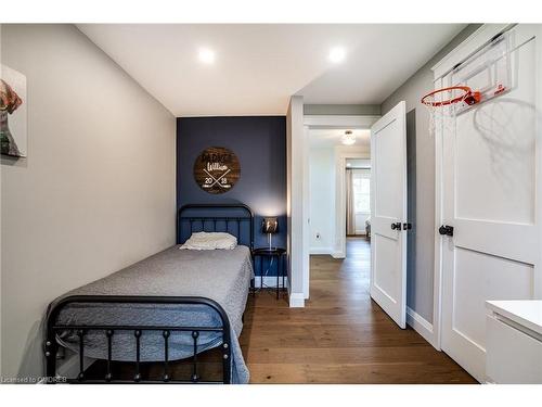 488 Kenmarr Crescent, Burlington, ON - Indoor Photo Showing Bedroom