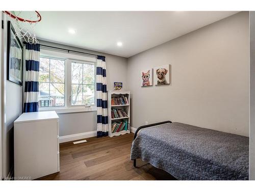 488 Kenmarr Crescent, Burlington, ON - Indoor Photo Showing Bedroom