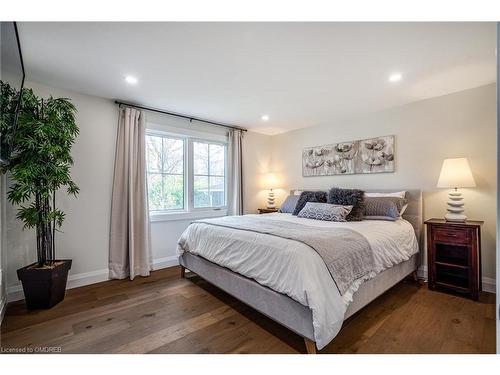 488 Kenmarr Crescent, Burlington, ON - Indoor Photo Showing Bedroom