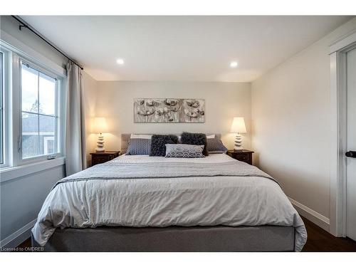 488 Kenmarr Crescent, Burlington, ON - Indoor Photo Showing Bedroom