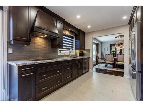 1440 Ivy Court, Oakville, ON - Indoor Photo Showing Kitchen