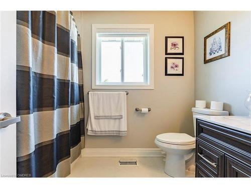 1440 Ivy Court, Oakville, ON - Indoor Photo Showing Bathroom