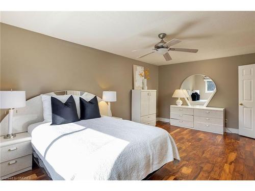 164 Warner Drive, Oakville, ON - Indoor Photo Showing Bedroom