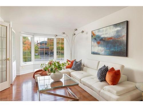 164 Warner Drive, Oakville, ON - Indoor Photo Showing Living Room