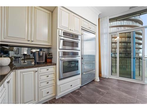 Ph3 - 5003-50 Absolute Avenue, Mississauga, ON - Indoor Photo Showing Kitchen