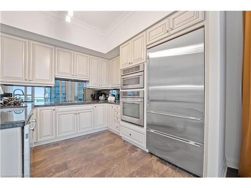 Ph3 - 5003-50 Absolute Avenue, Mississauga, ON - Indoor Photo Showing Kitchen With Stainless Steel Kitchen