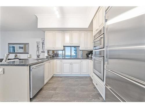 Ph3 - 5003-50 Absolute Avenue, Mississauga, ON - Indoor Photo Showing Kitchen