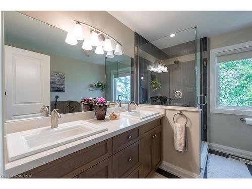 81 Glancaster Road, Ancaster, ON - Indoor Photo Showing Bathroom