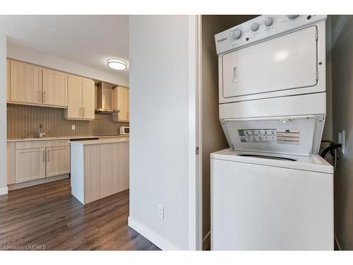 1301-2087 Fairview Street, Burlington, ON - Indoor Photo Showing Laundry Room