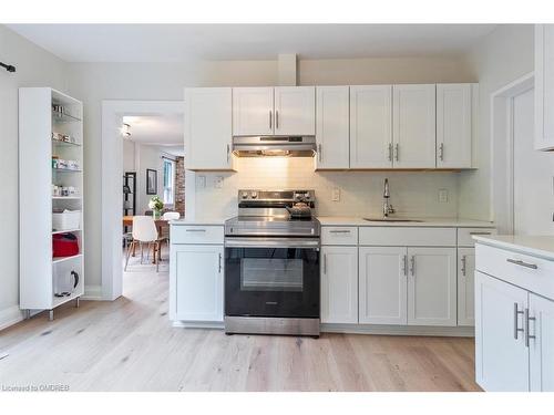 135 Deane Avenue, Oakville, ON - Indoor Photo Showing Kitchen