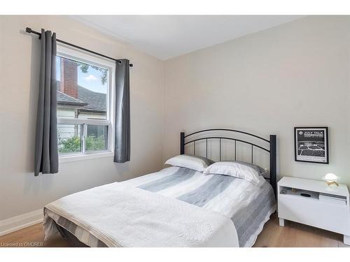 135 Deane Avenue, Oakville, ON - Indoor Photo Showing Bedroom